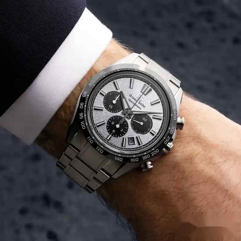 Mount Iwate Dial + Column-Wheel Chronograph