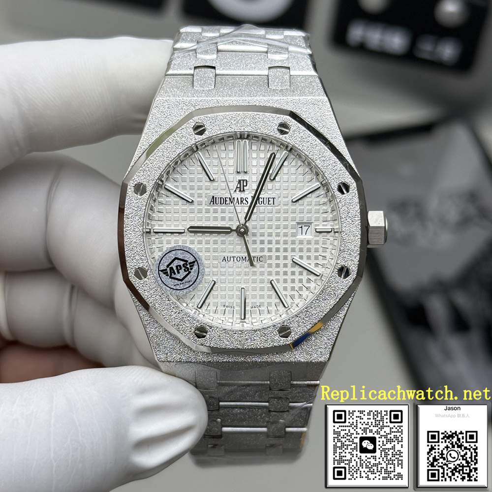 Audemars Piguet Montre Royal Oak à remontage automatique Or blanc givré Cadran argenté